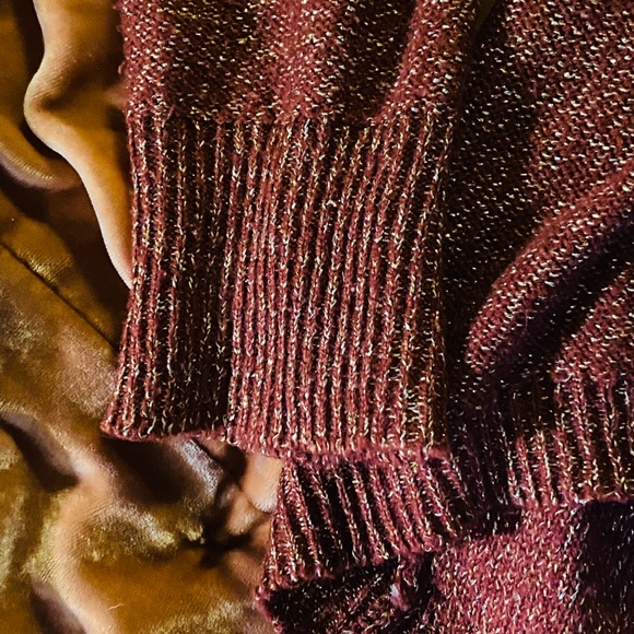 Bisou Bisou Sweater Size LARGE with gold zipper detail. Gold and maroon EUC - Picture 5 of 10